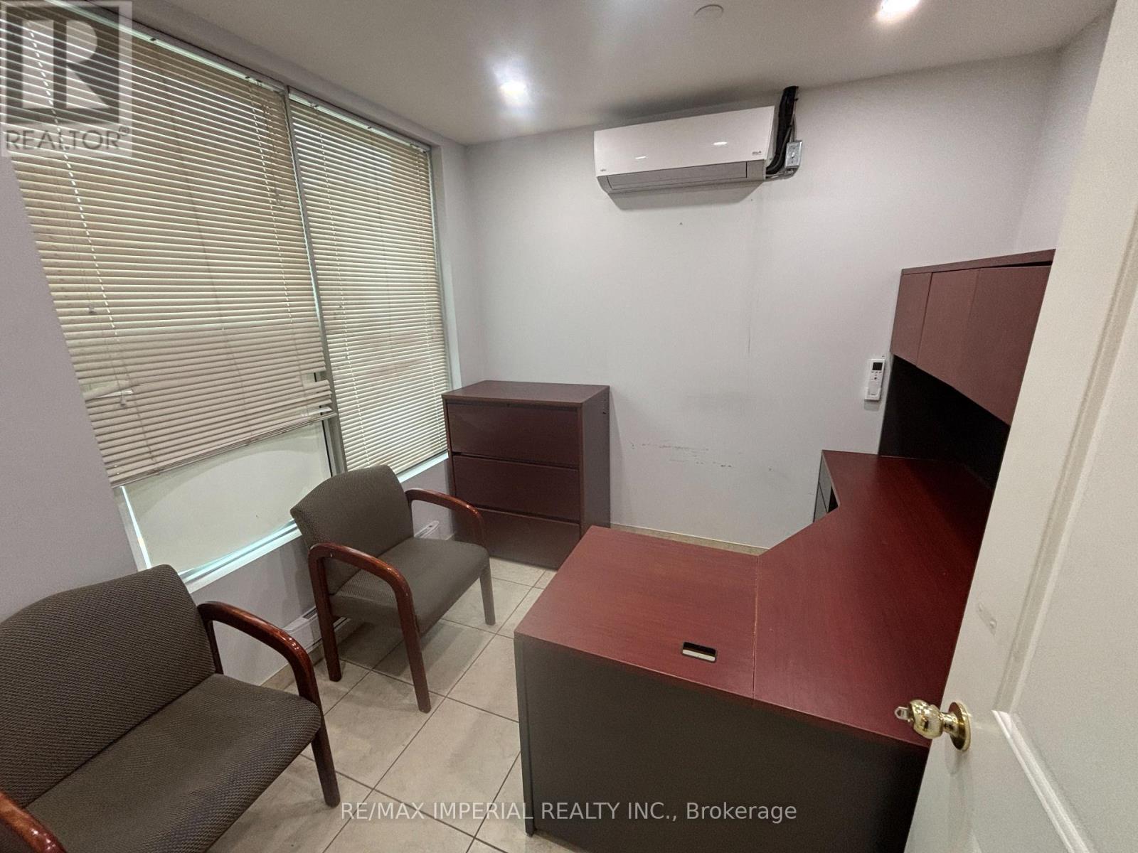 19 - 1662 Bonhill Road, Mississauga, Ontario  L5T 1E1 - Photo 5 - W12591226