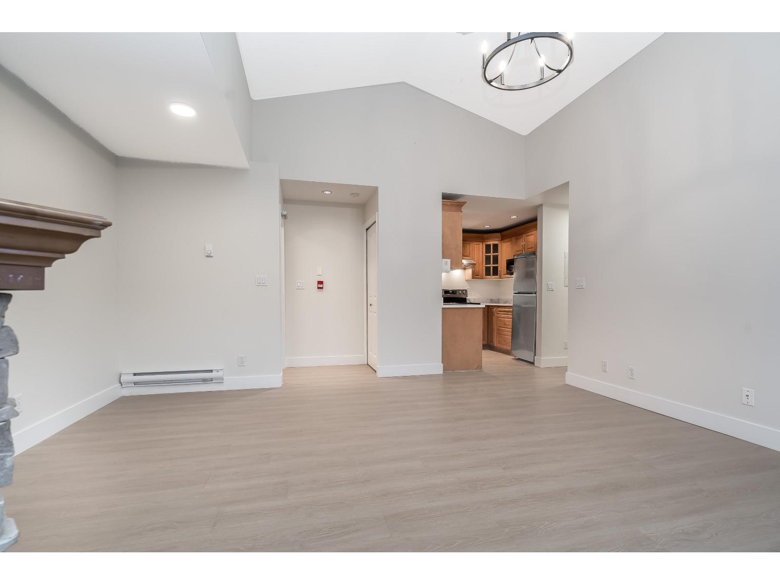 202 2828 152 Street, Surrey, British Columbia  V4P 1G6 - Photo 3 - R3071053