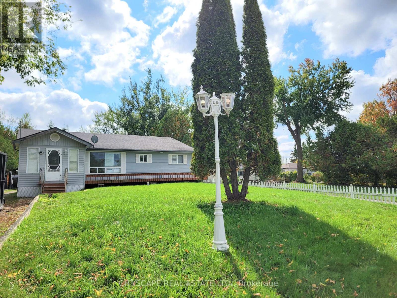 34 Robinson Avenue, Kawartha Lakes, Ontario  K0M 2B0 - Photo 3 - X12591018