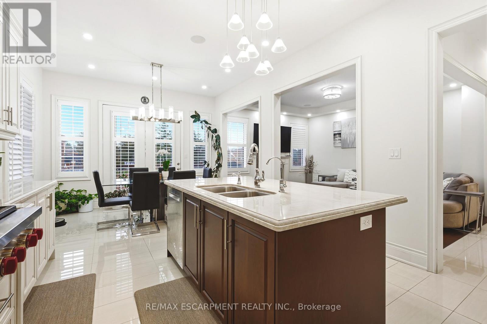 60 Golden Hawk Drive, Hamilton, Ontario  L8B 1W9 - Photo 11 - X12591066