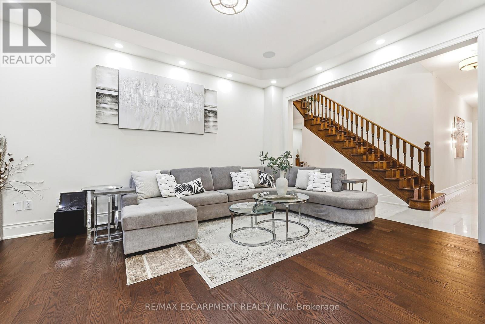 60 Golden Hawk Drive, Hamilton, Ontario  L8B 1W9 - Photo 8 - X12591066