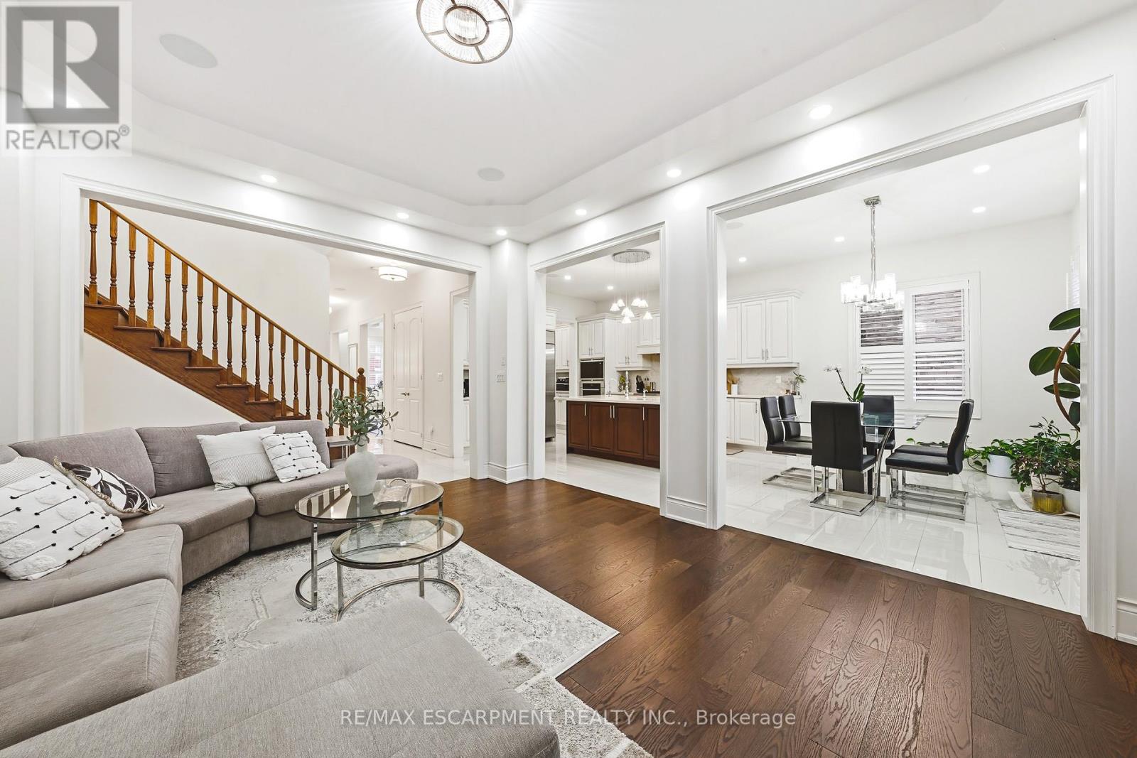 60 Golden Hawk Drive, Hamilton, Ontario  L8B 1W9 - Photo 9 - X12591066