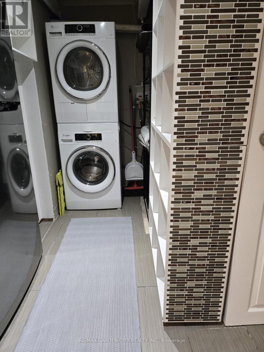 96 Benziger Lane, Hamilton, Ontario  L8E 6G5 - Photo 11 - X12591088