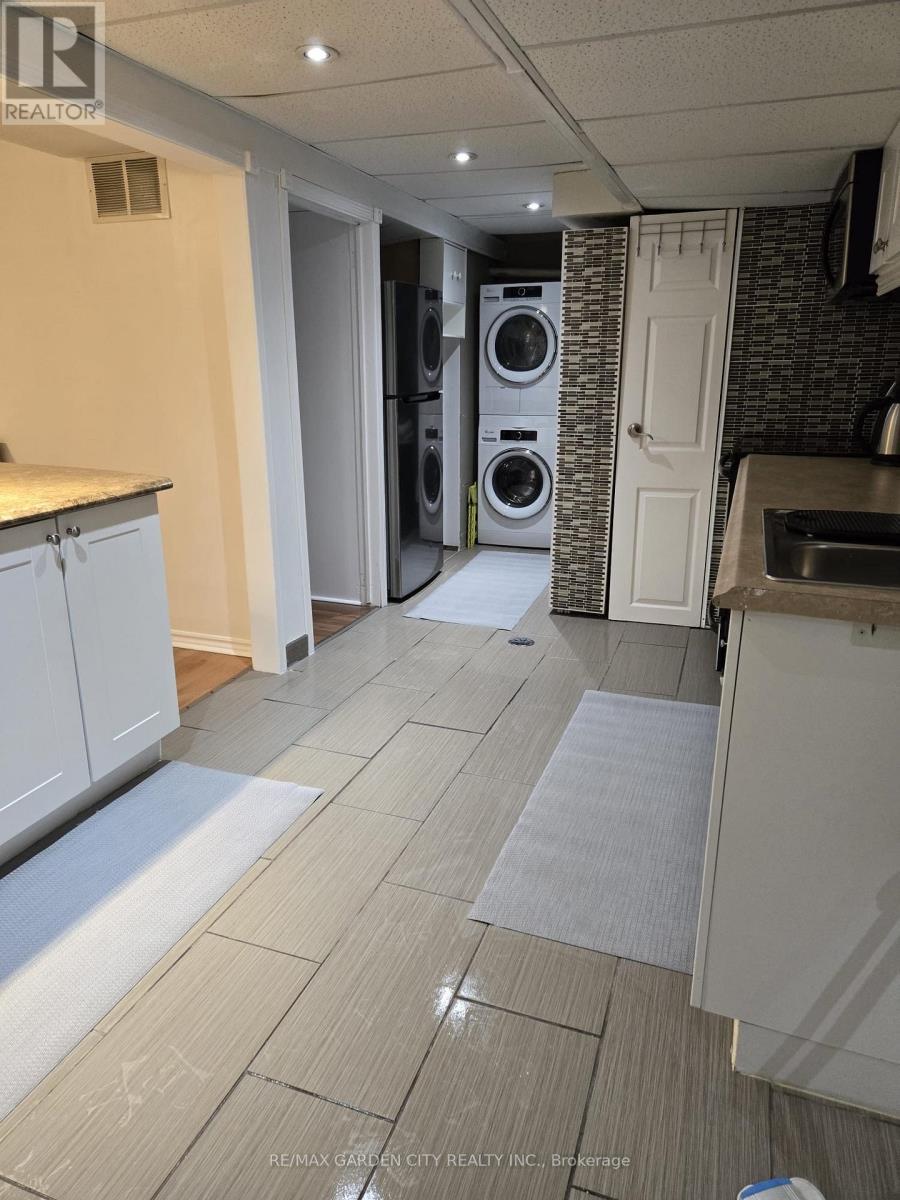 96 Benziger Lane, Hamilton, Ontario  L8E 6G5 - Photo 13 - X12591088