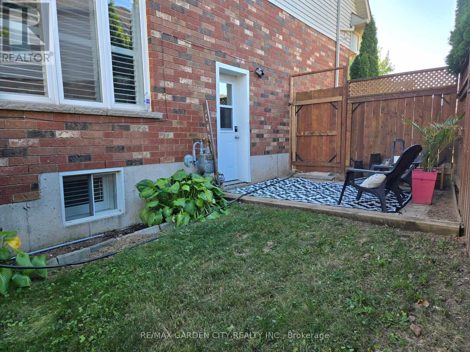 96 Benziger Lane, Hamilton, Ontario  L8E 6G5 - Photo 4 - X12591088