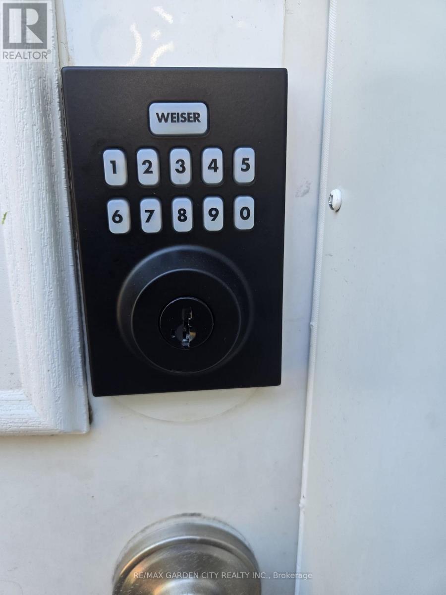 96 Benziger Lane, Hamilton, Ontario  L8E 6G5 - Photo 5 - X12591088