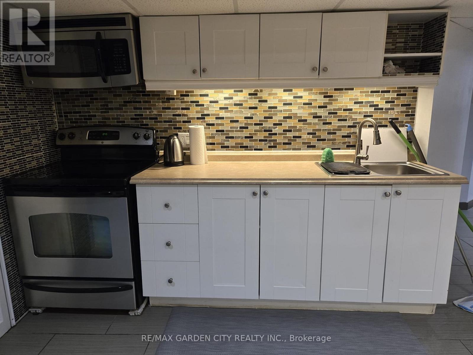 96 Benziger Lane, Hamilton, Ontario  L8E 6G5 - Photo 6 - X12591088