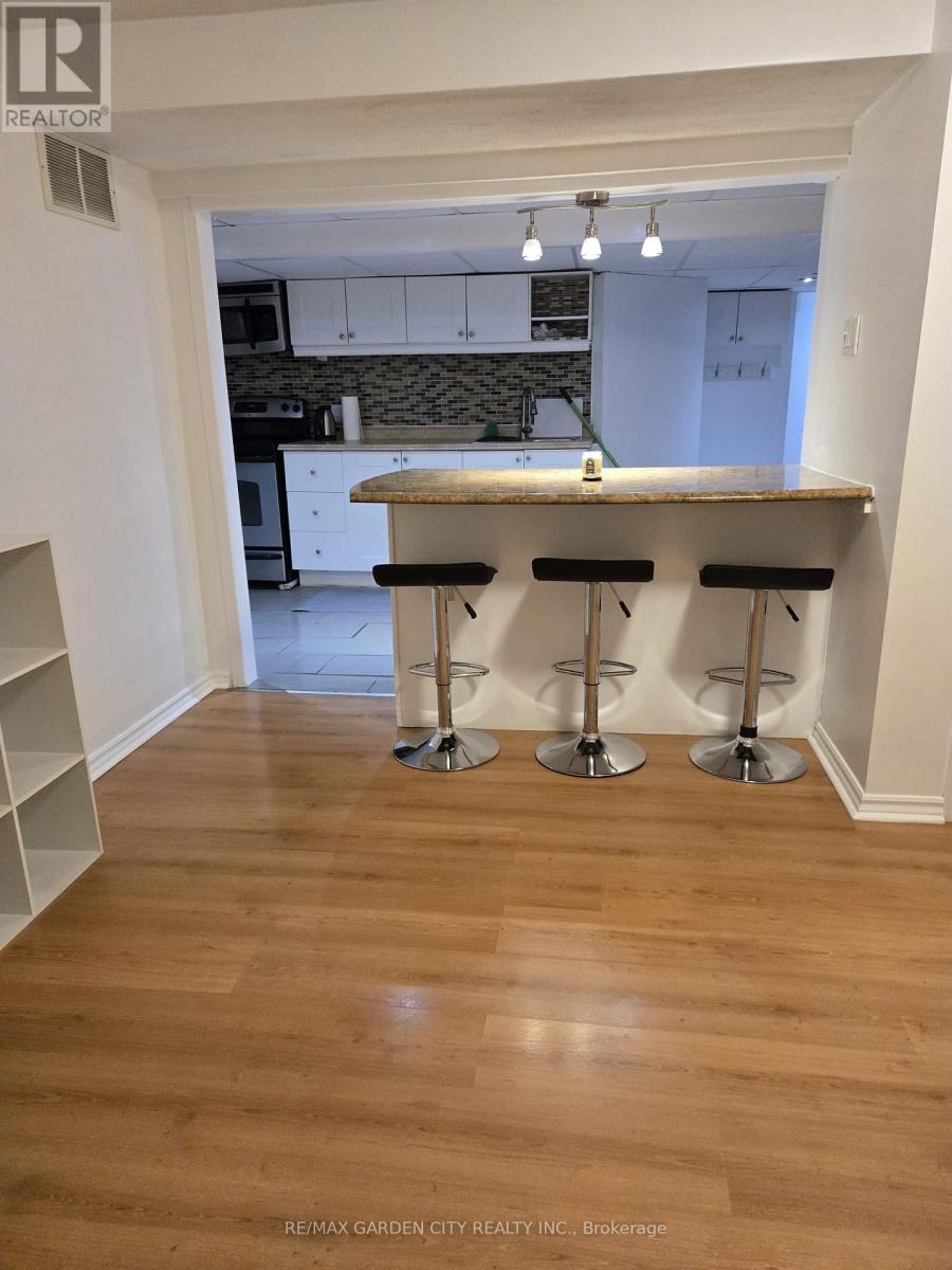 96 Benziger Lane, Hamilton, Ontario  L8E 6G5 - Photo 7 - X12591088