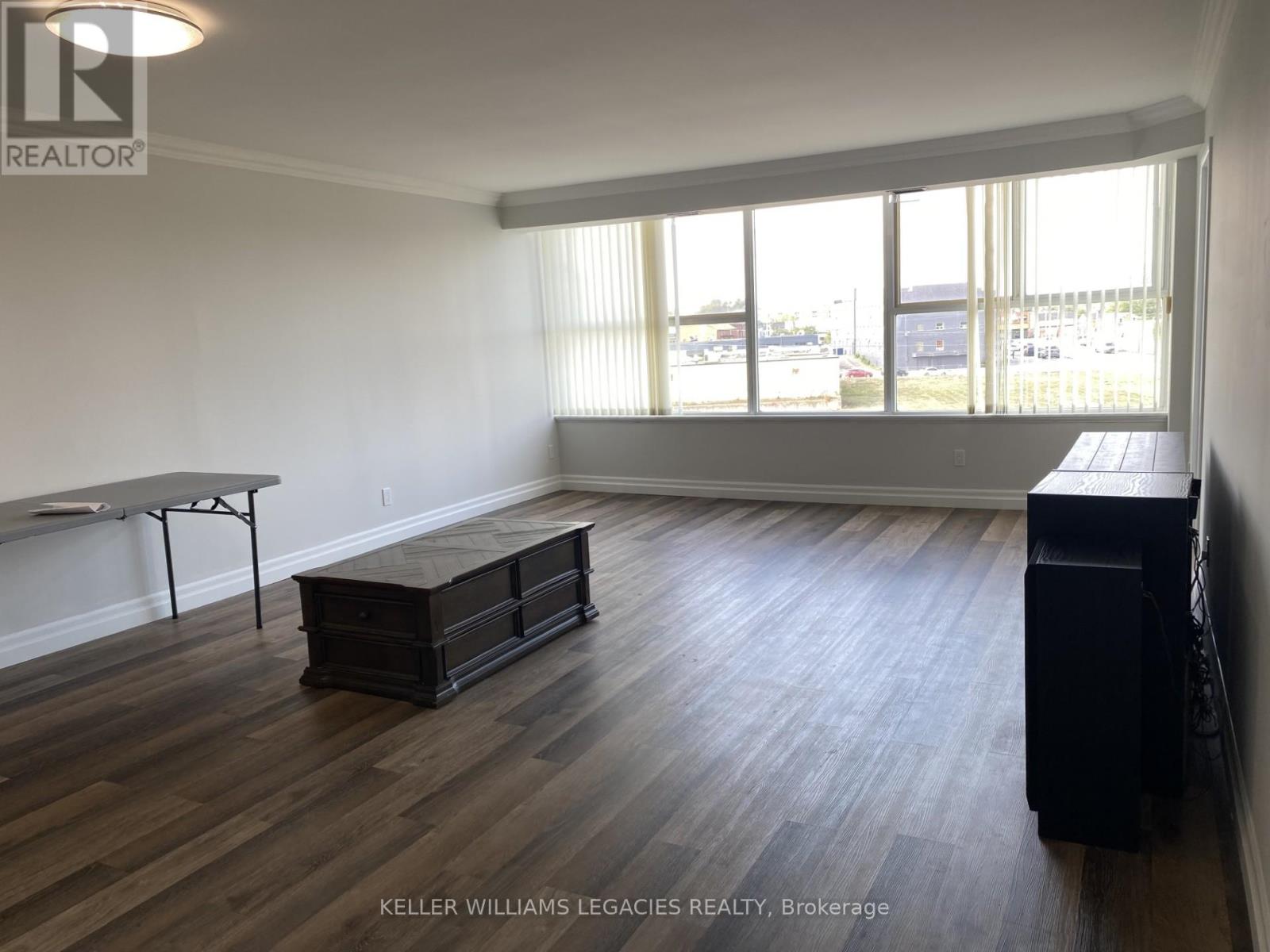 402 - 7 Gale Crescent, St. Catharines, Ontario  L2R 7M8 - Photo 3 - X12591164