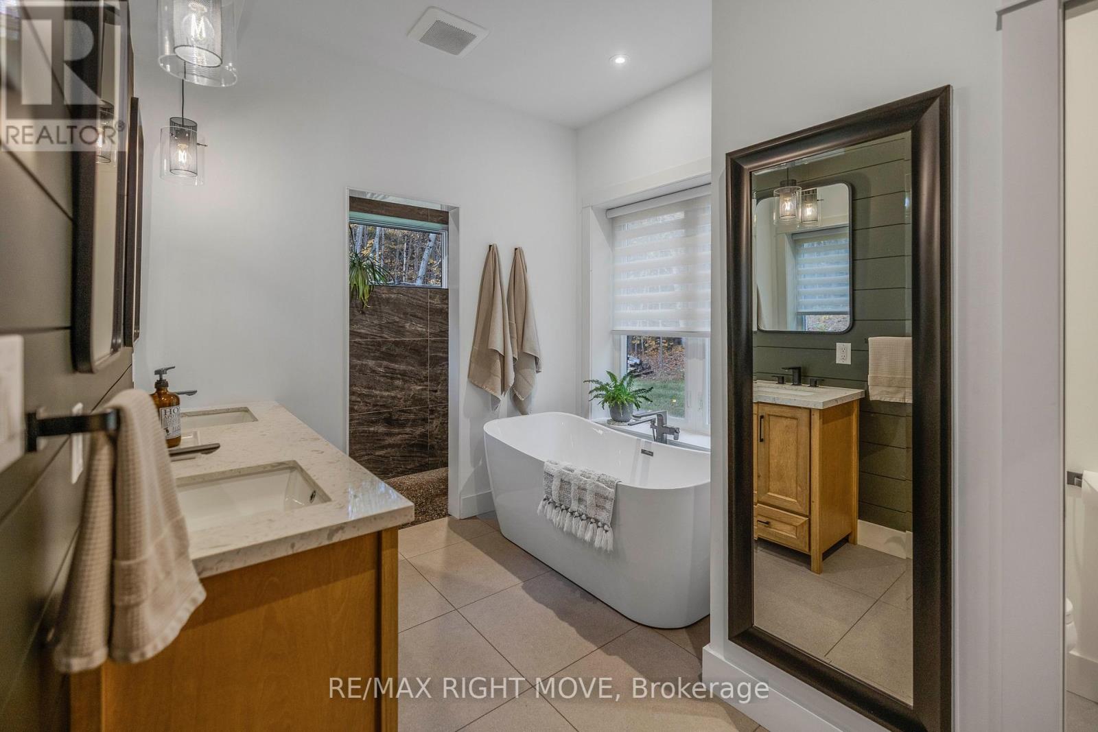 1025 Davis Drive, Gravenhurst, Ontario  P0E 1N0 - Photo 12 - X12591180