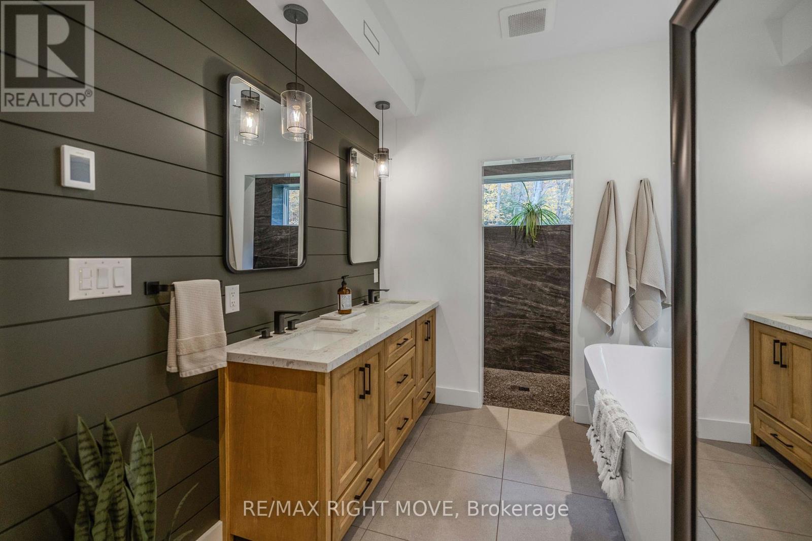 1025 Davis Drive, Gravenhurst, Ontario  P0E 1N0 - Photo 13 - X12591180