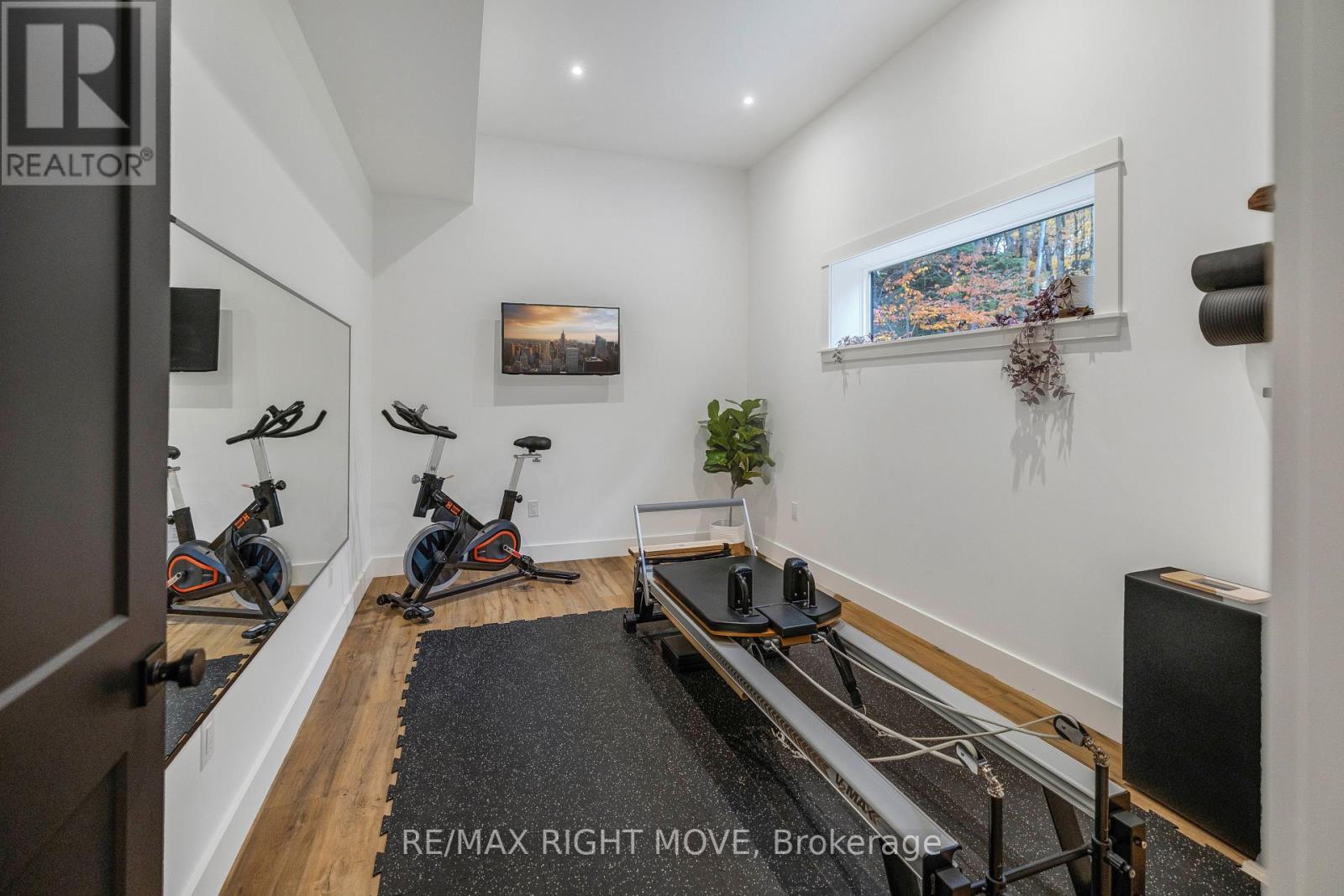 1025 Davis Drive, Gravenhurst, Ontario  P0E 1N0 - Photo 26 - X12591180