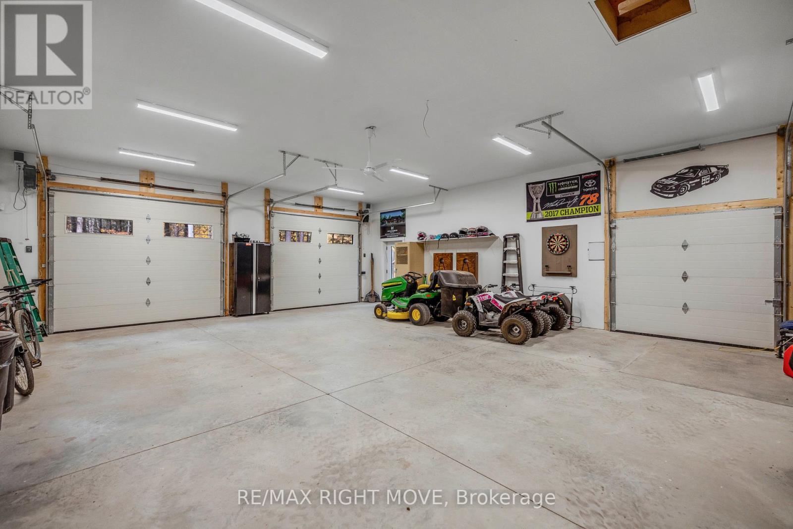 1025 Davis Drive, Gravenhurst, Ontario  P0E 1N0 - Photo 35 - X12591180