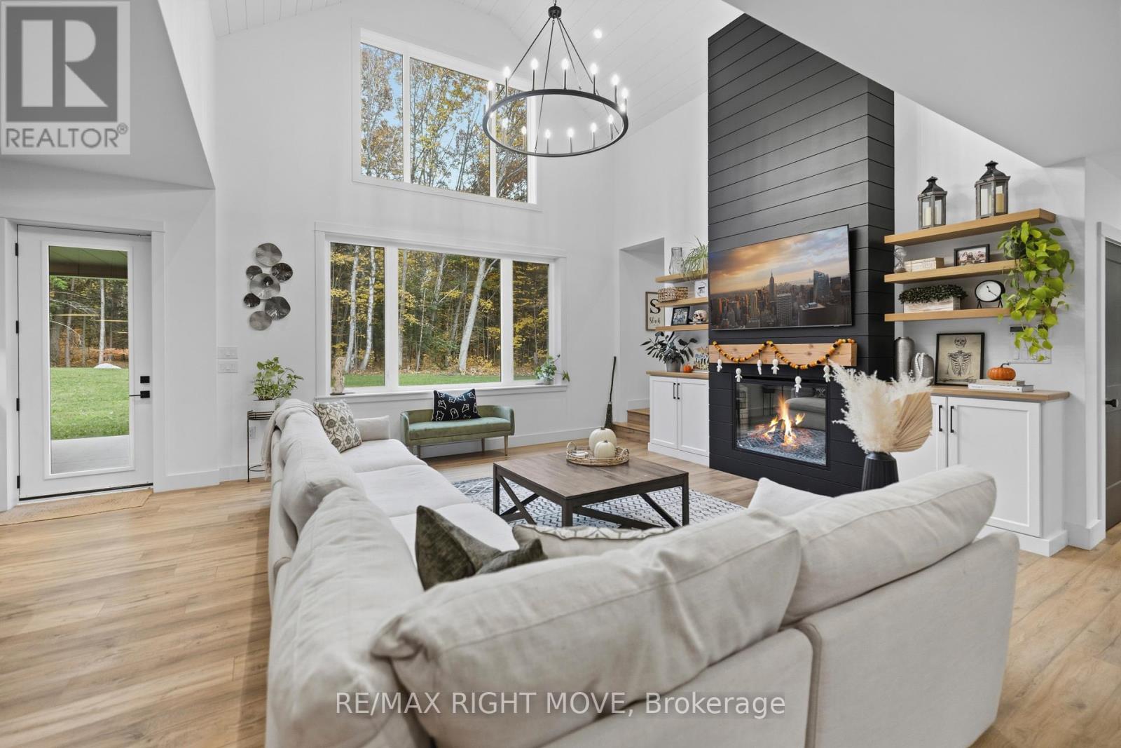 1025 Davis Drive, Gravenhurst, Ontario  P0E 1N0 - Photo 5 - X12591180