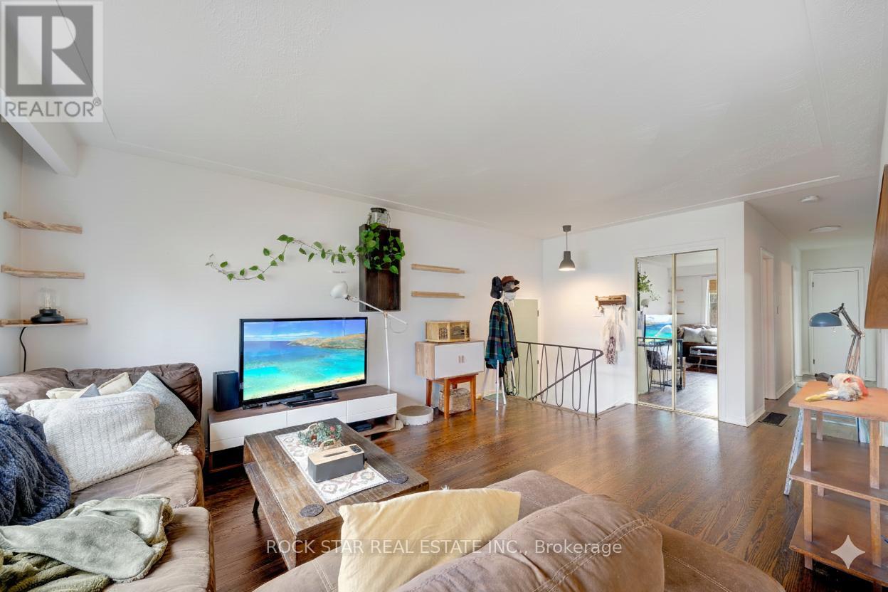 195 Bendamere Avenue, Hamilton, Ontario  L9C 1N6 - Photo 2 - X12591196