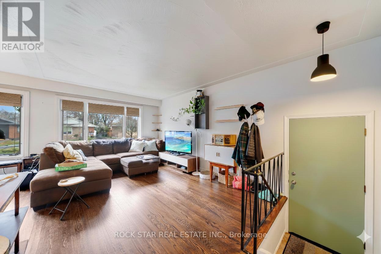 195 Bendamere Avenue, Hamilton, Ontario  L9C 1N6 - Photo 3 - X12591196