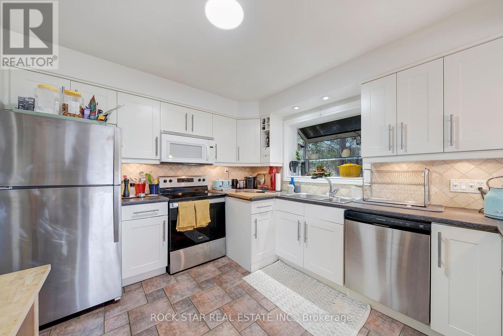 195 Bendamere Avenue, Hamilton, Ontario  L9C 1N6 - Photo 8 - X12591196