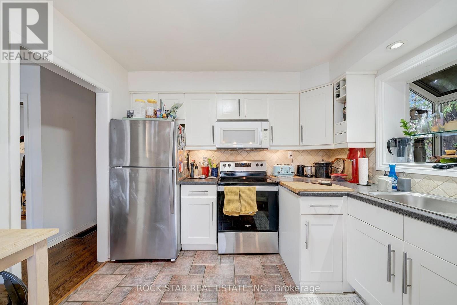 195 Bendamere Avenue, Hamilton, Ontario  L9C 1N6 - Photo 9 - X12591196