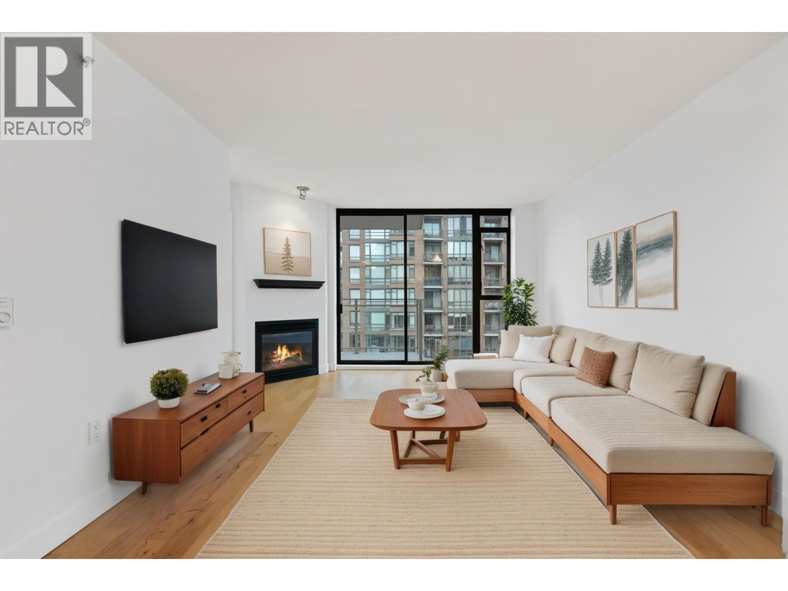 805 175 W 1st Street, North Vancouver, British Columbia V7M 3N9 - Photo 1 - R3071105