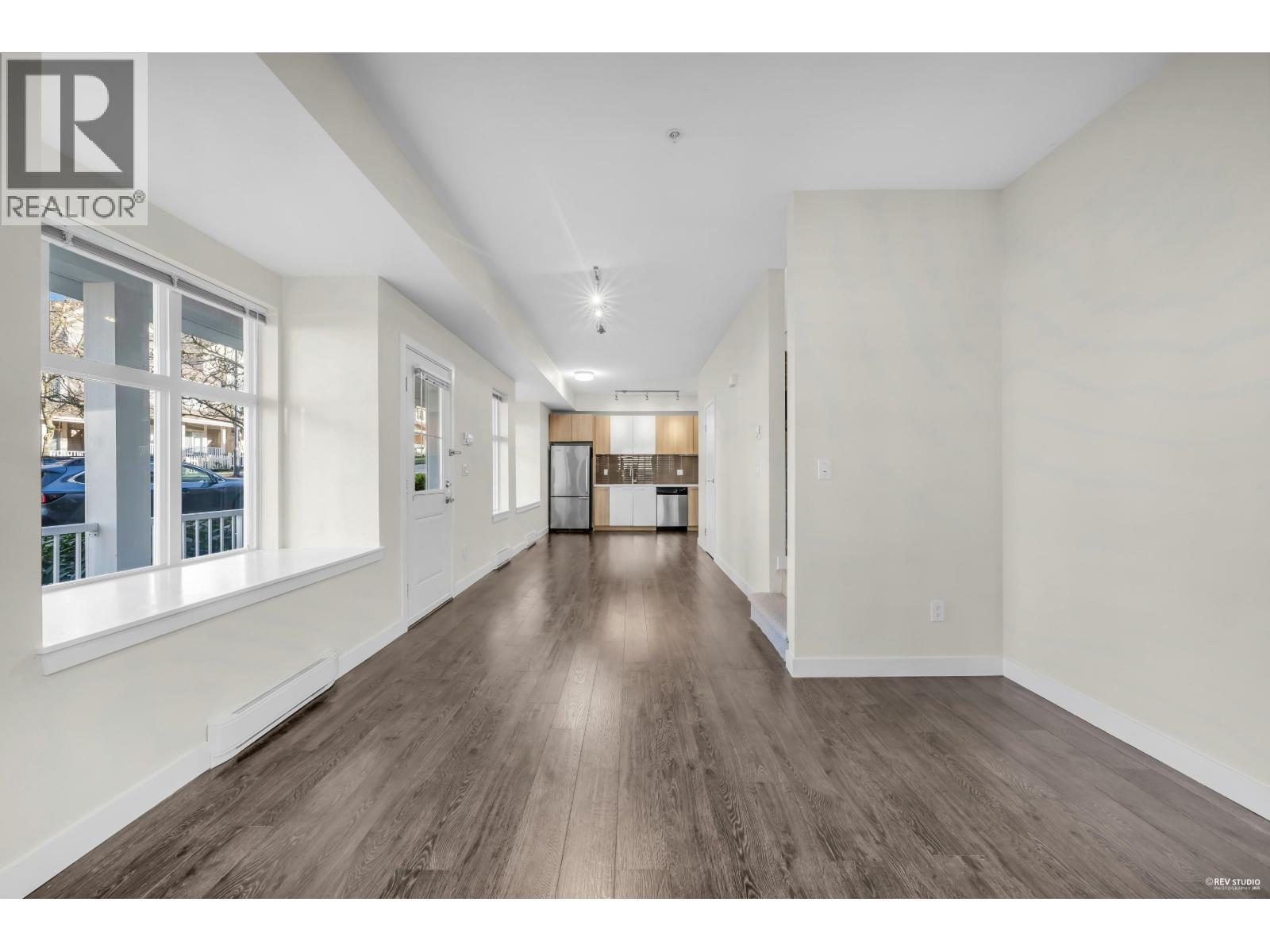 201 618 Langside Avenue, Coquitlam, British Columbia  V3J 0B8 - Photo 3 - R3071142