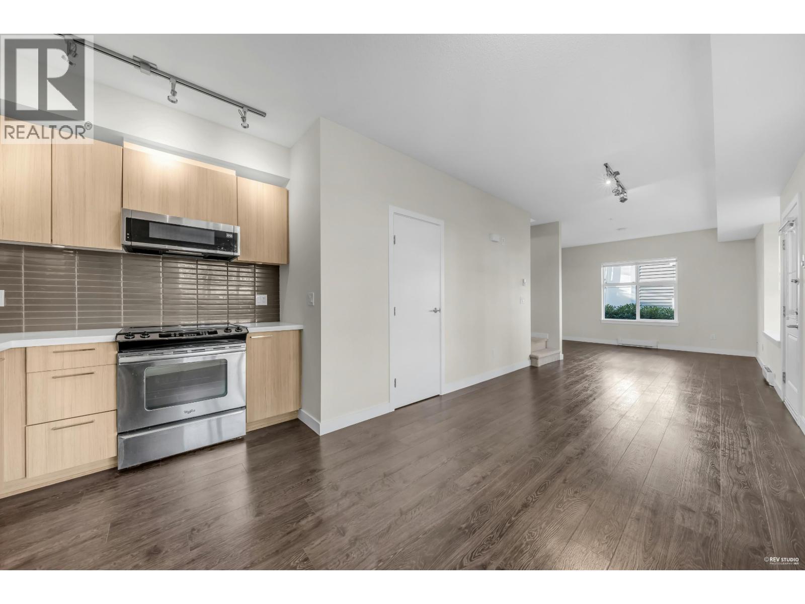 201 618 Langside Avenue, Coquitlam, British Columbia  V3J 0B8 - Photo 4 - R3071142