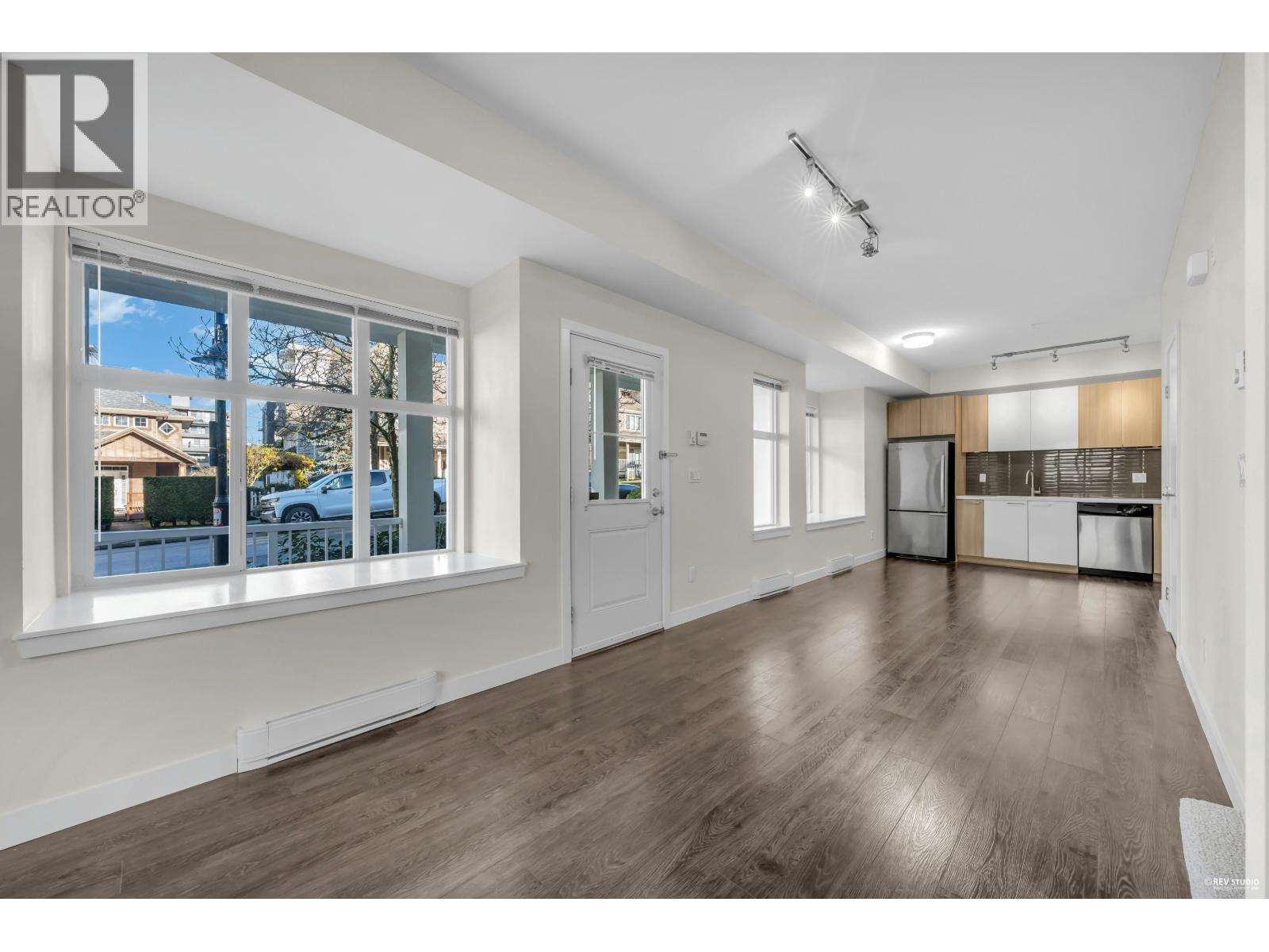 201 618 Langside Avenue, Coquitlam, British Columbia  V3J 0B8 - Photo 5 - R3071142