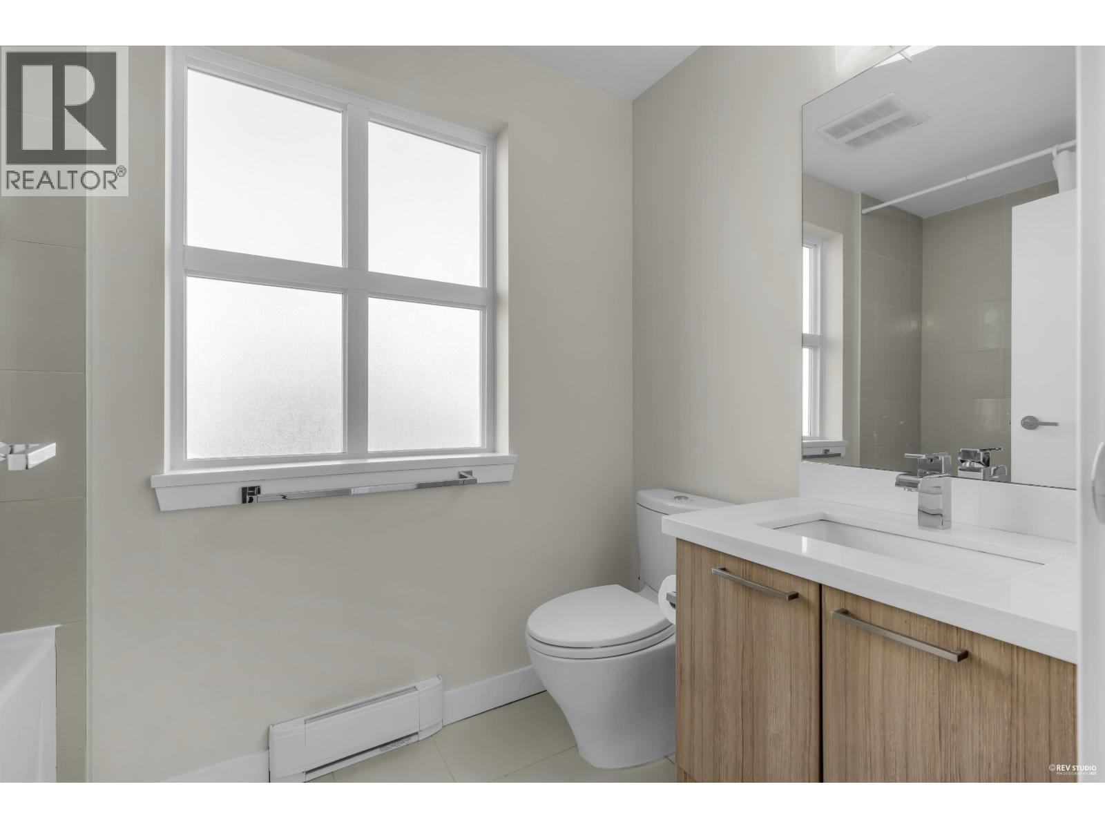 201 618 Langside Avenue, Coquitlam, British Columbia  V3J 0B8 - Photo 8 - R3071142