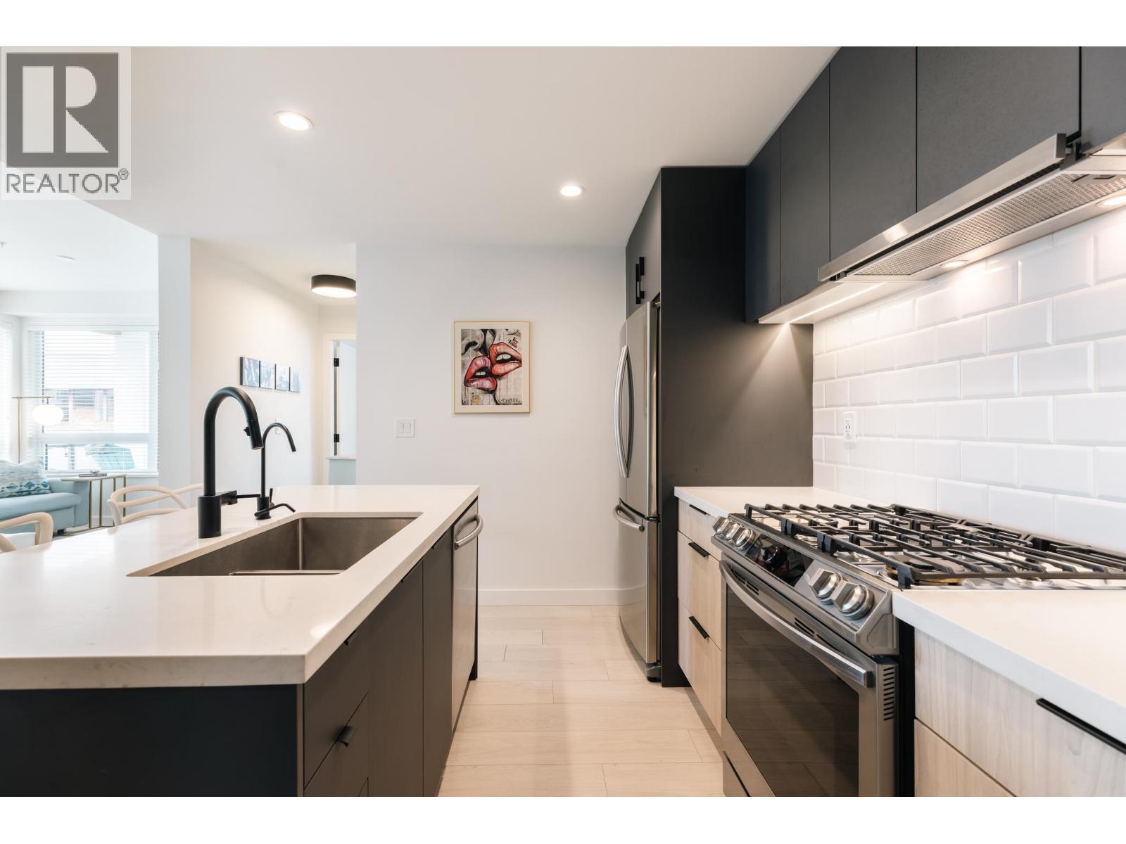 315 3038 St George Street, Port Moody, British Columbia  V3H 0L3 - Photo 1 - R3071148