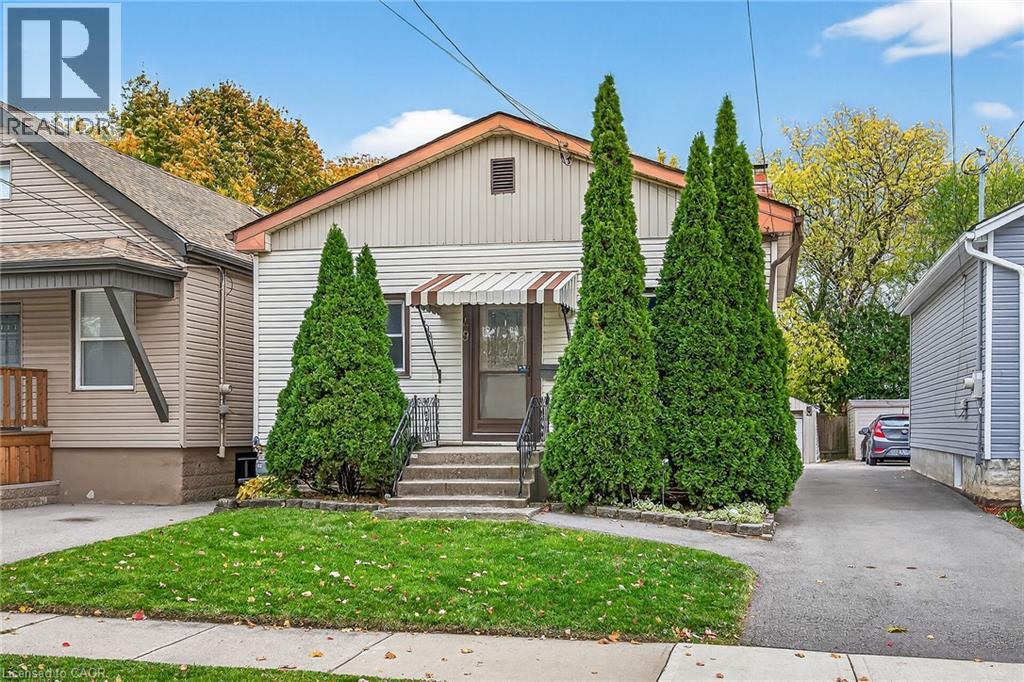 49 East 33rd Street, Hamilton, Ontario L8V 3S9 - Photo 3 - 40786757