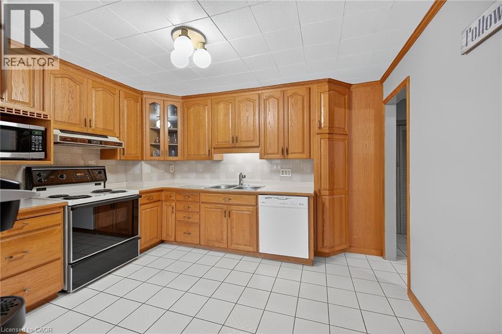 49 East 33rd Street, Hamilton, Ontario L8V 3S9 - Photo 13 - 40786757