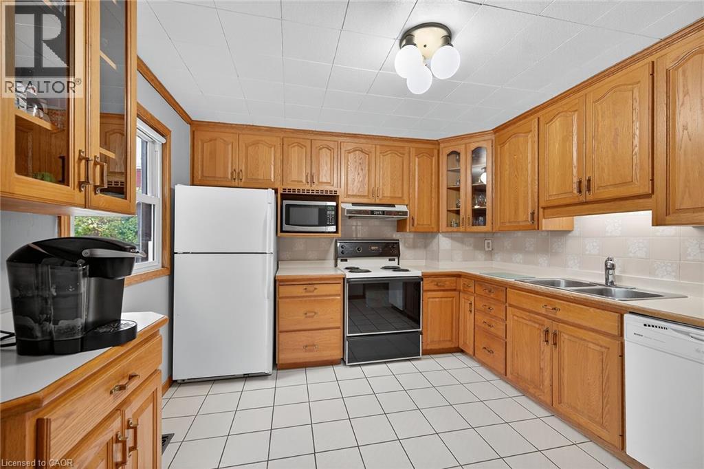 49 East 33rd Street, Hamilton, Ontario L8V 3S9 - Photo 12 - 40786757