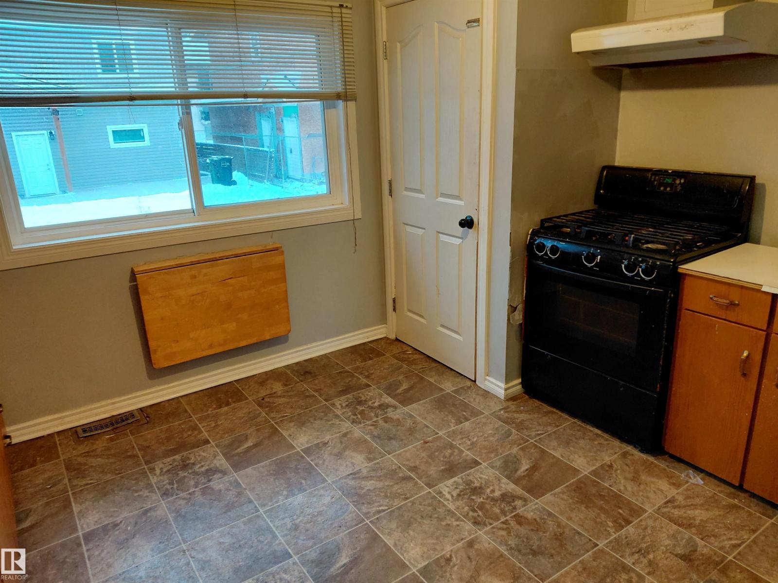 10451 157 St Nw, Edmonton, Alberta  T5P 2V1 - Photo 5 - E4454780