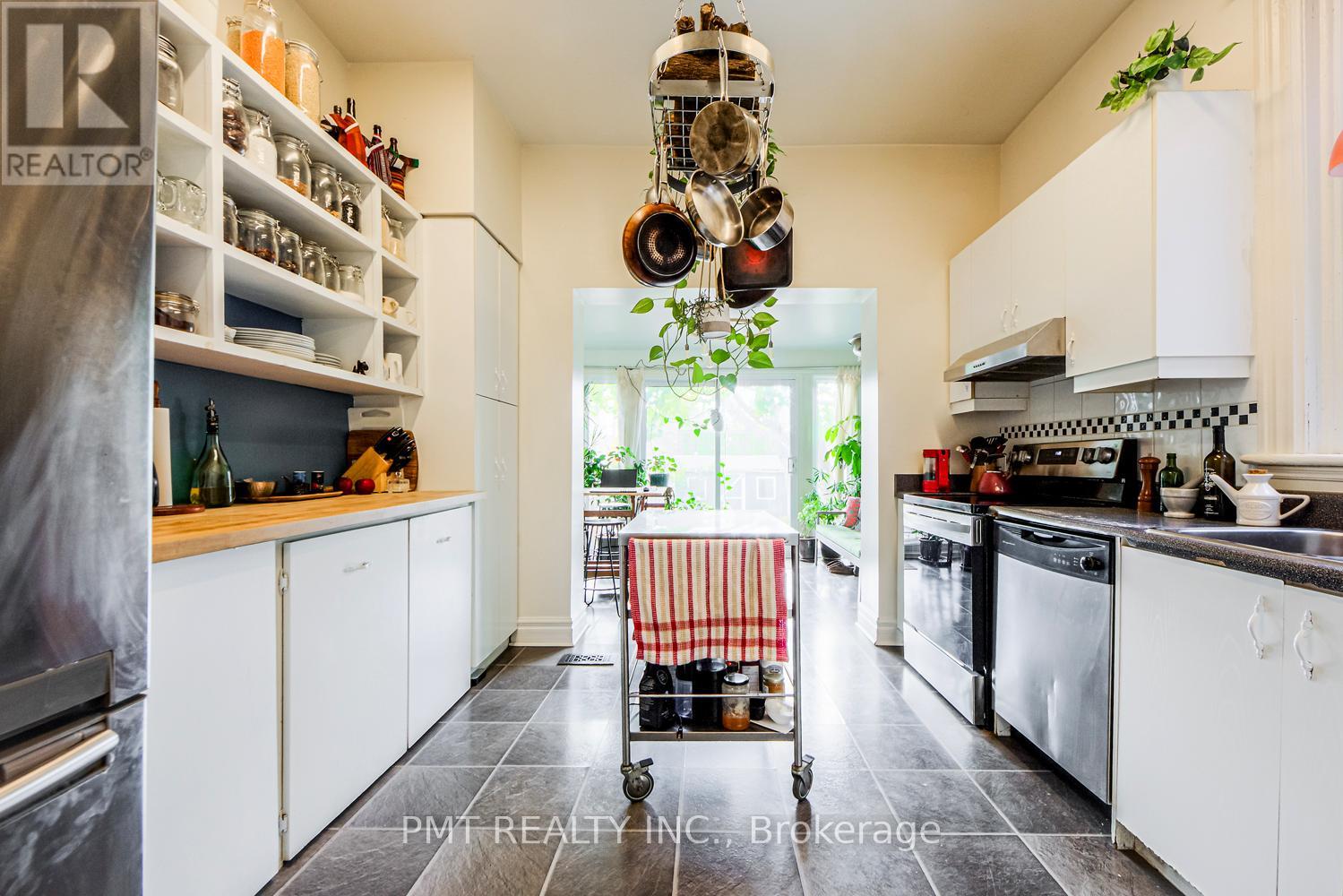 19 Churchill Avenue, Toronto, Ontario  M6J 2B3 - Photo 10 - C12591258