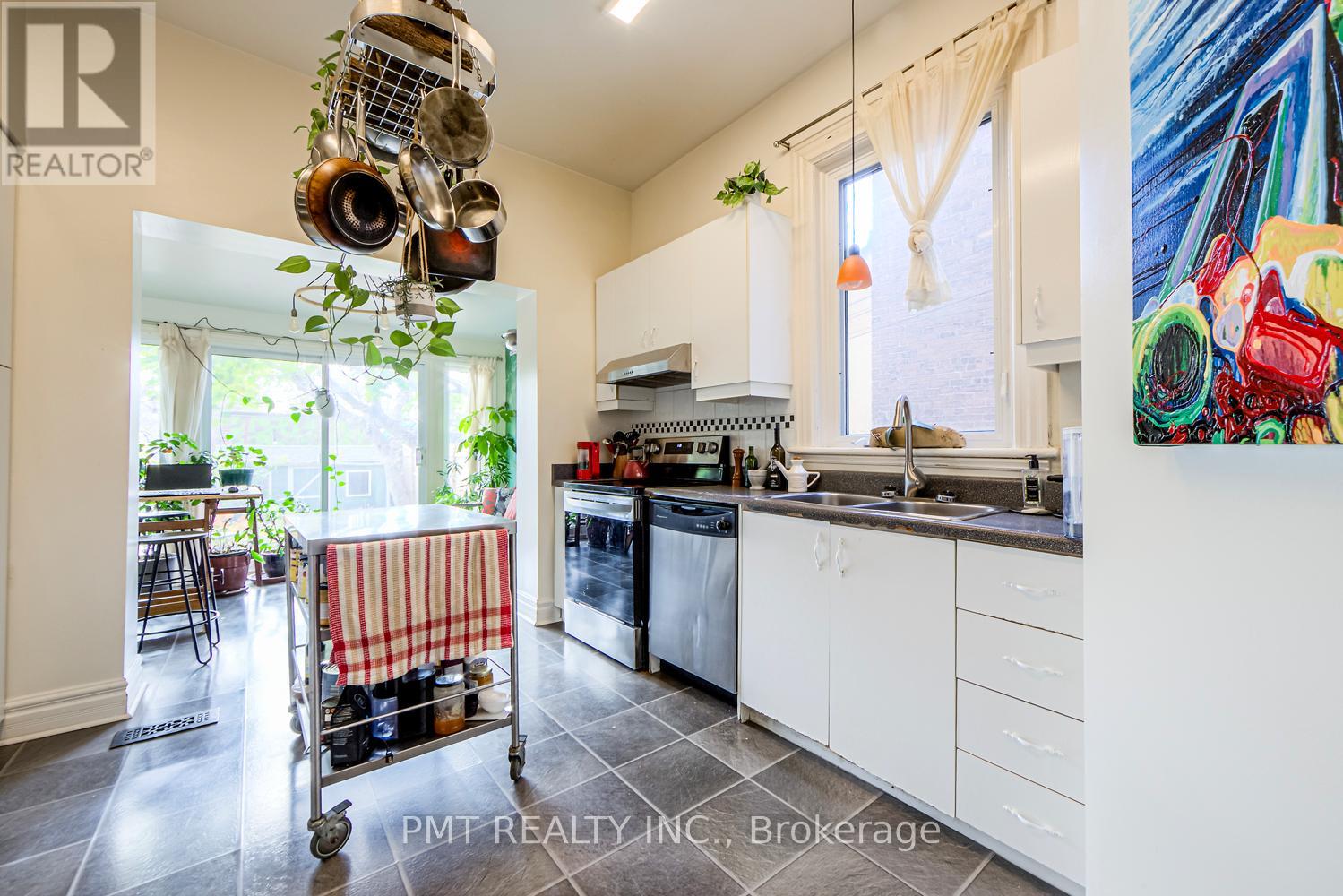 19 Churchill Avenue, Toronto, Ontario  M6J 2B3 - Photo 11 - C12591258