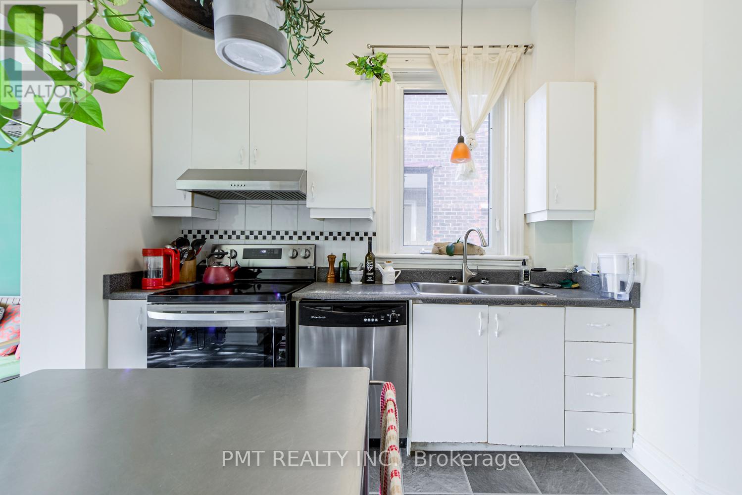 19 Churchill Avenue, Toronto, Ontario  M6J 2B3 - Photo 13 - C12591258