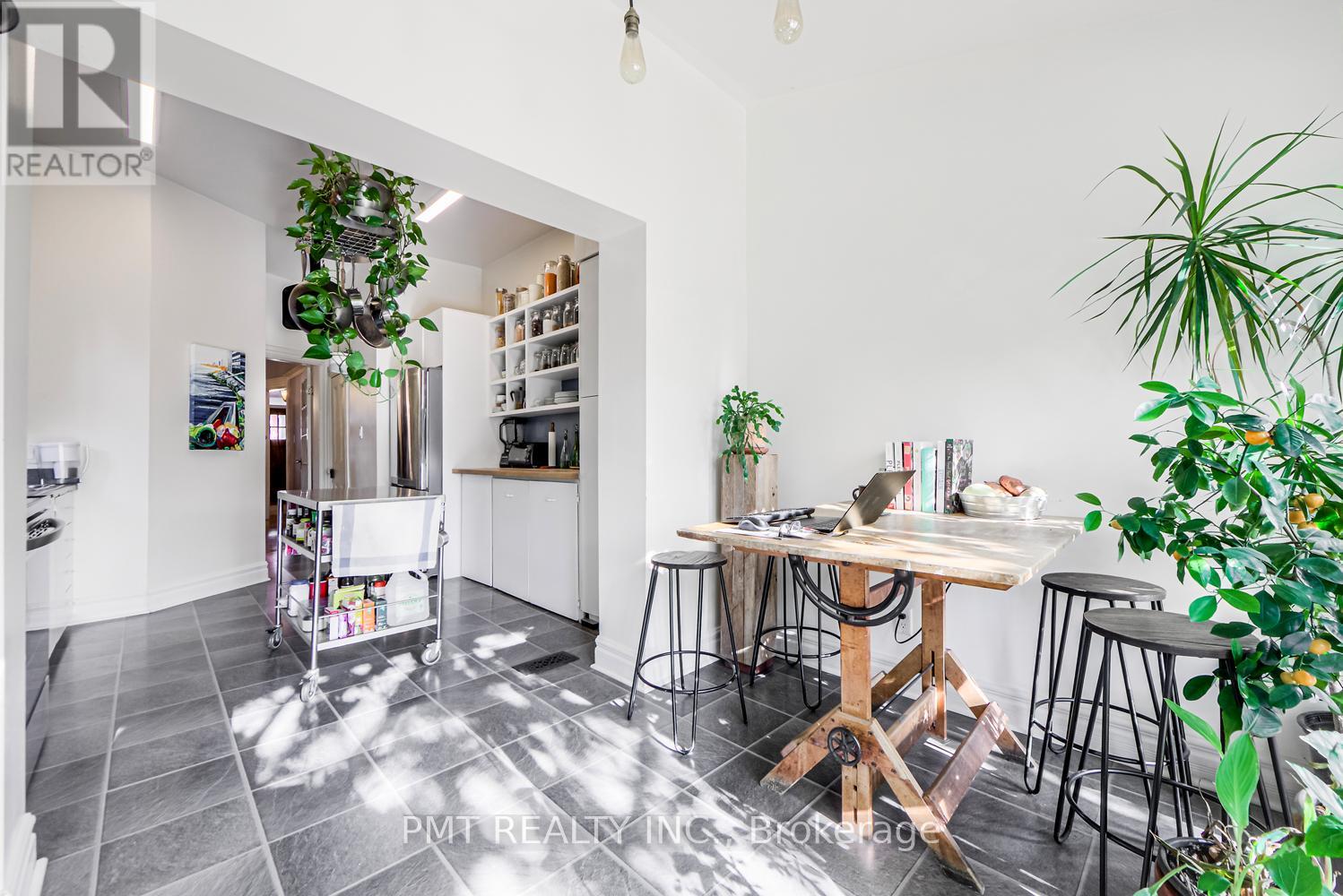 19 Churchill Avenue, Toronto, Ontario  M6J 2B3 - Photo 17 - C12591258