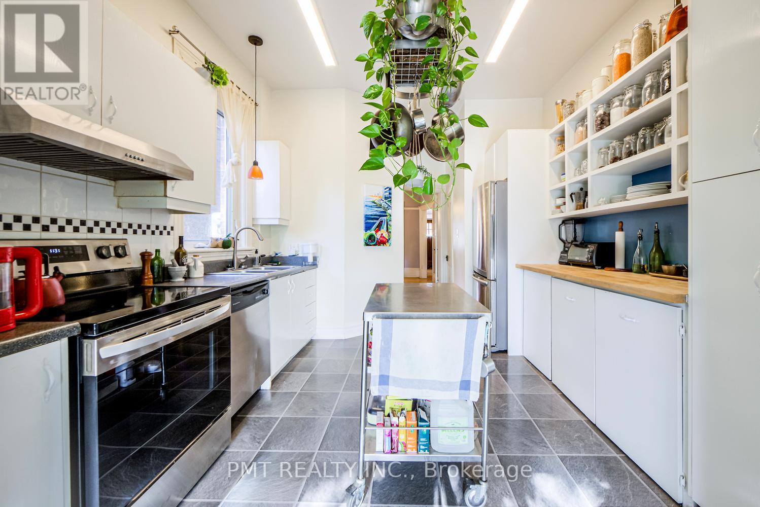 19 Churchill Avenue, Toronto, Ontario  M6J 2B3 - Photo 18 - C12591258