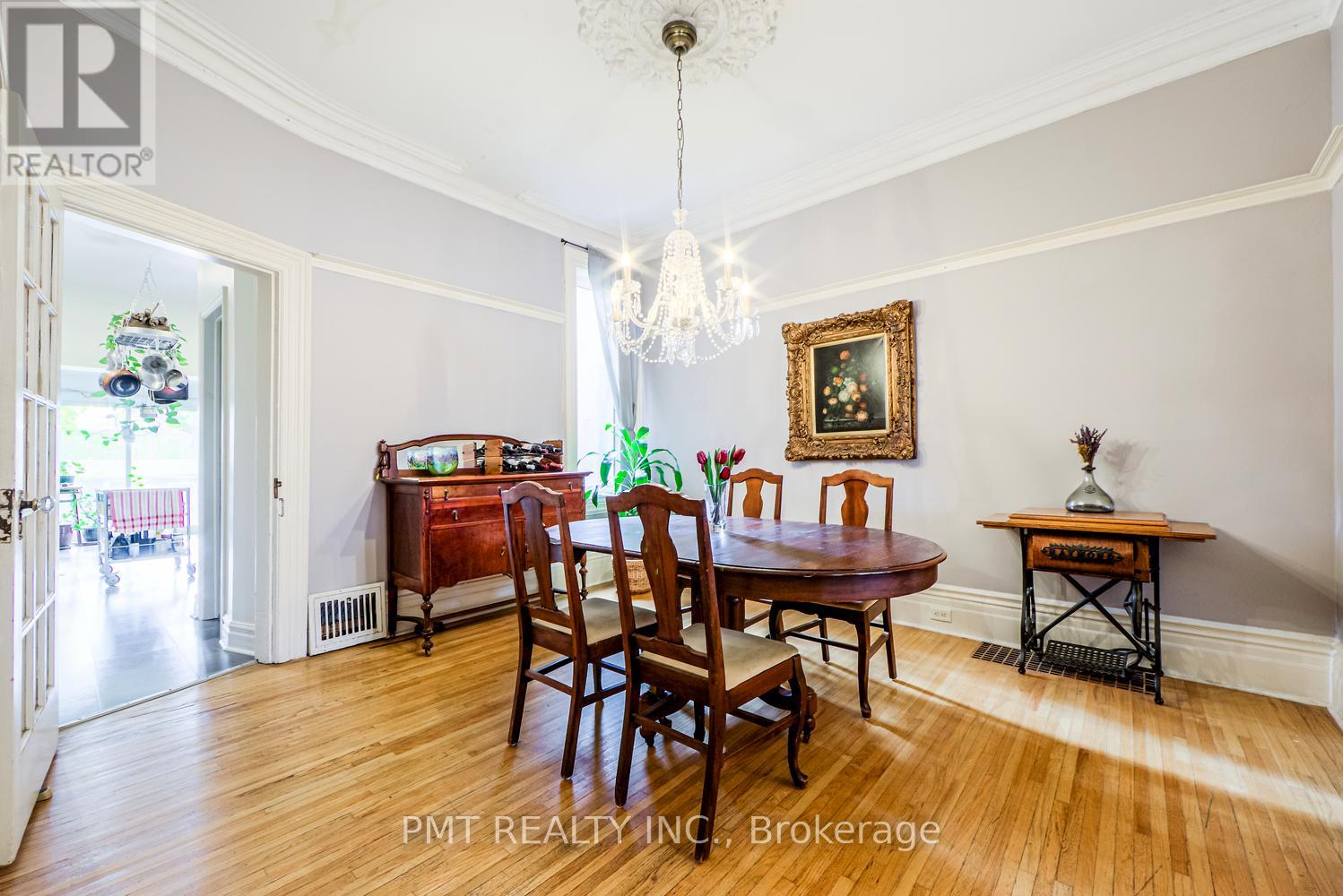 19 Churchill Avenue, Toronto, Ontario  M6J 2B3 - Photo 8 - C12591258