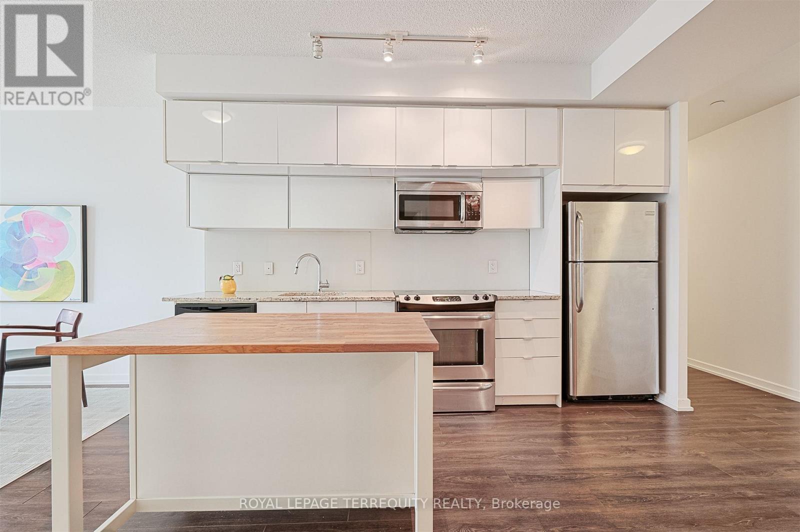 201 - 62 Forest Manor Road, Toronto, Ontario  M2J 0B6 - Photo 7 - C12591264