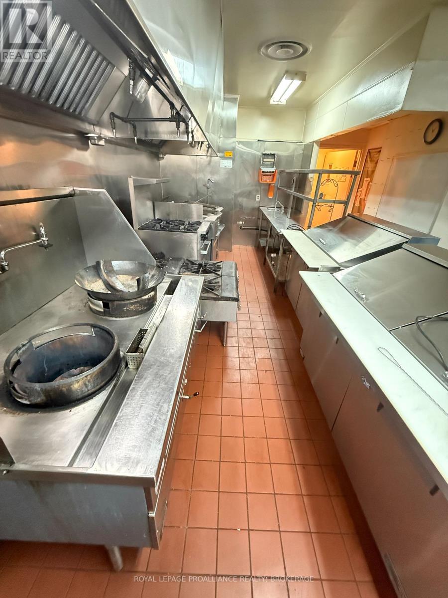 138 King Street E, Gananoque, Ontario  K7G 1G2 - Photo 12 - X12591402