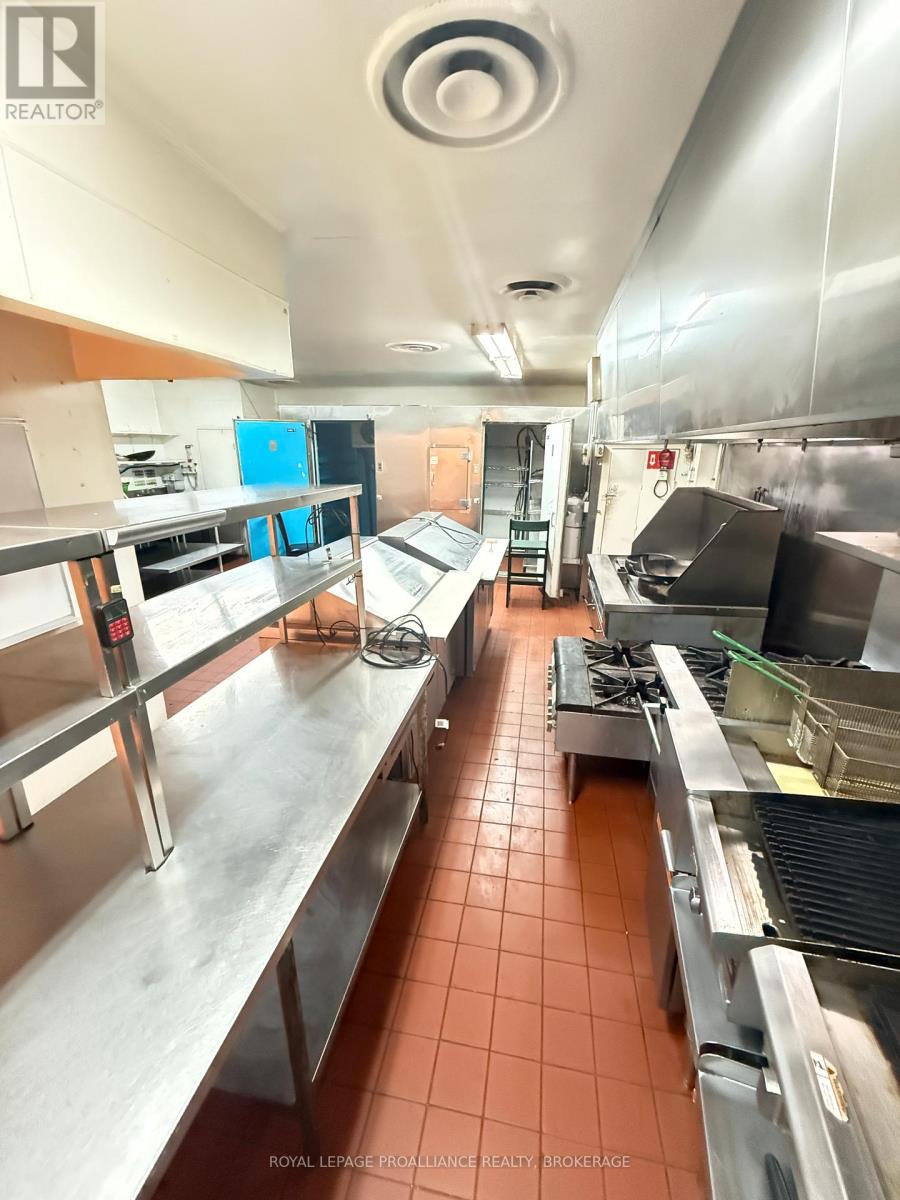 138 King Street E, Gananoque, Ontario  K7G 1G2 - Photo 13 - X12591402