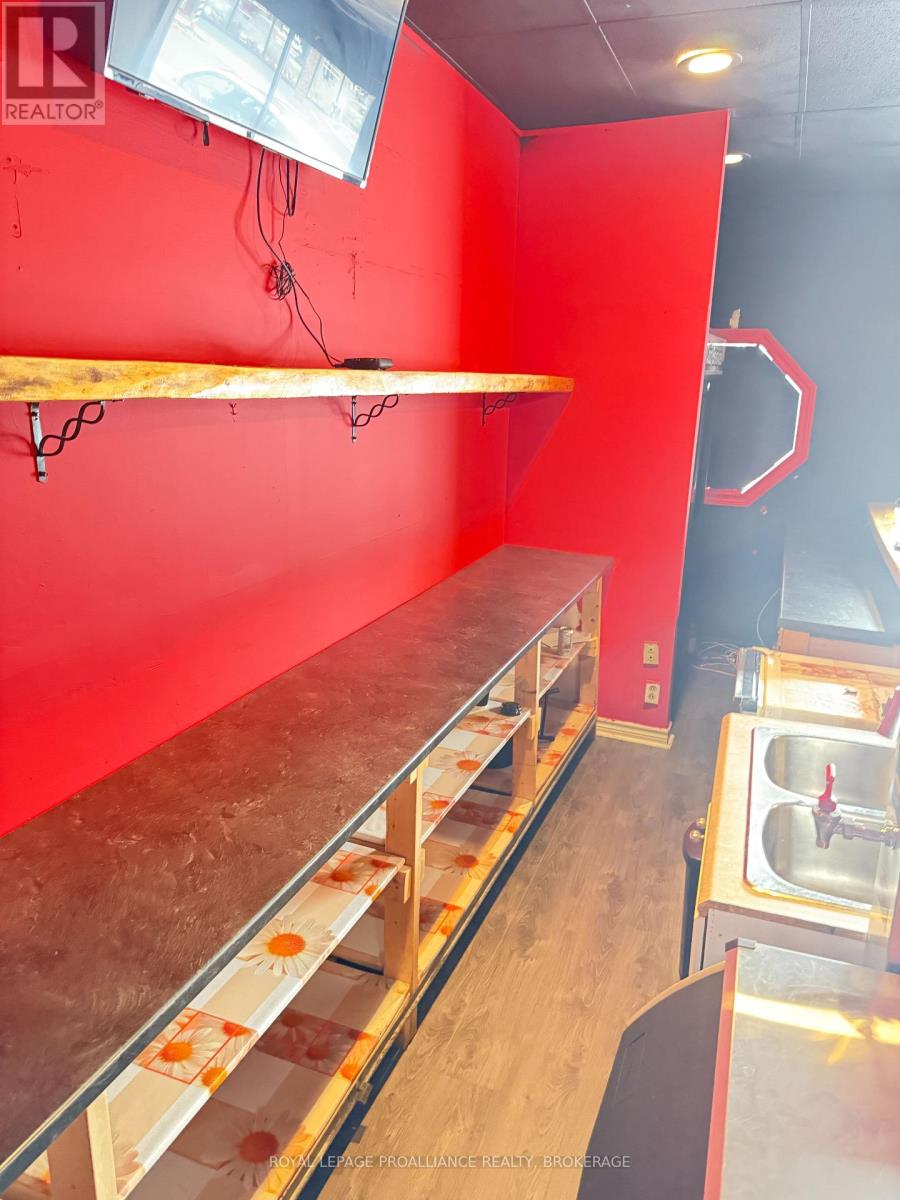 138 King Street E, Gananoque, Ontario  K7G 1G2 - Photo 4 - X12591402