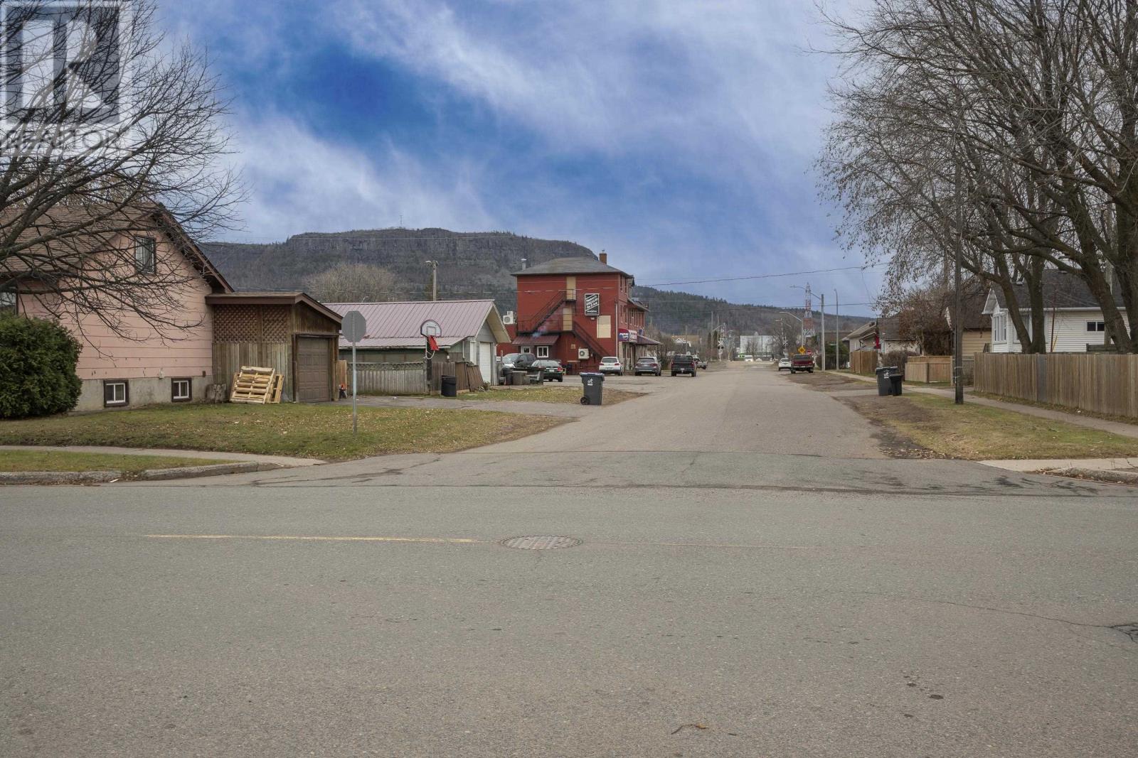 1101 Frederica St W, Thunder Bay, Ontario  P7E 3Y1 - Photo 3 - TB253564