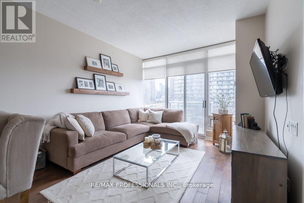 512 - 15 Windermere Avenue, Toronto, Ontario  M6S 5A2 - Photo 10 - W12591254