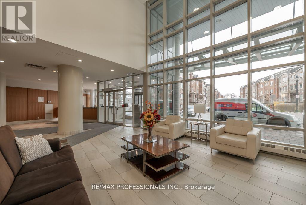 512 - 15 Windermere Avenue, Toronto, Ontario  M6S 5A2 - Photo 2 - W12591254