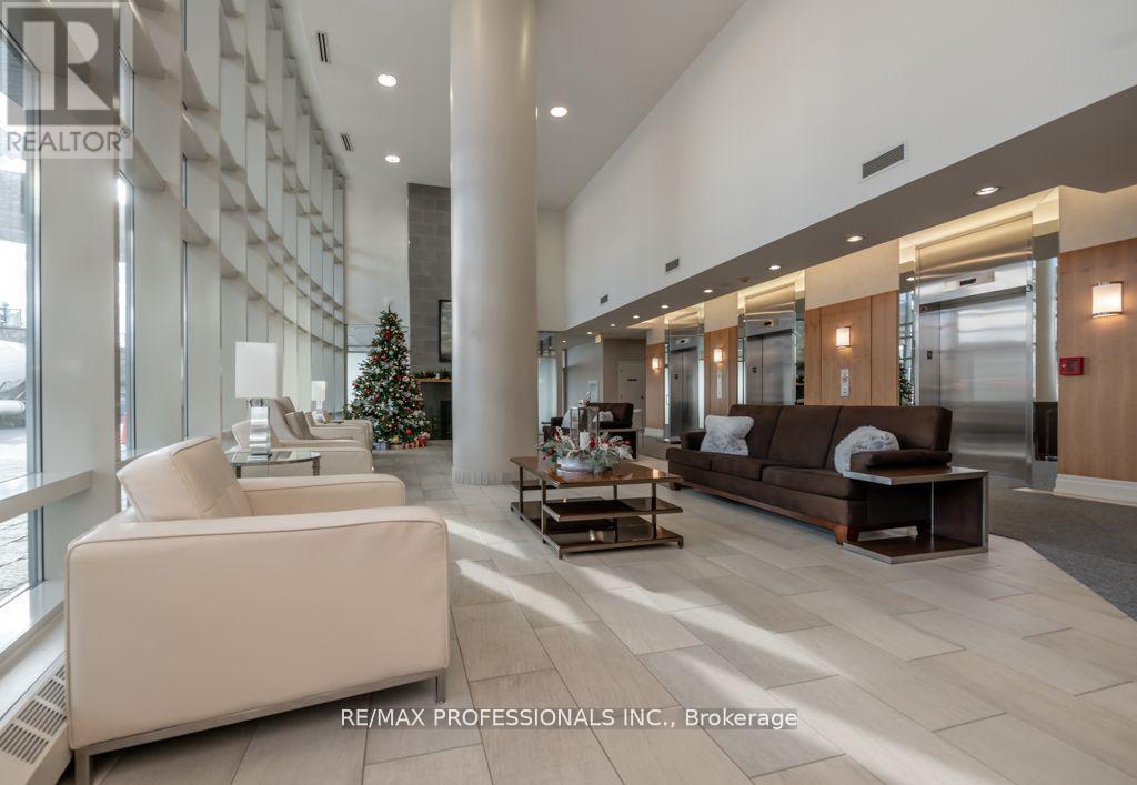 512 - 15 Windermere Avenue, Toronto, Ontario  M6S 5A2 - Photo 3 - W12591254