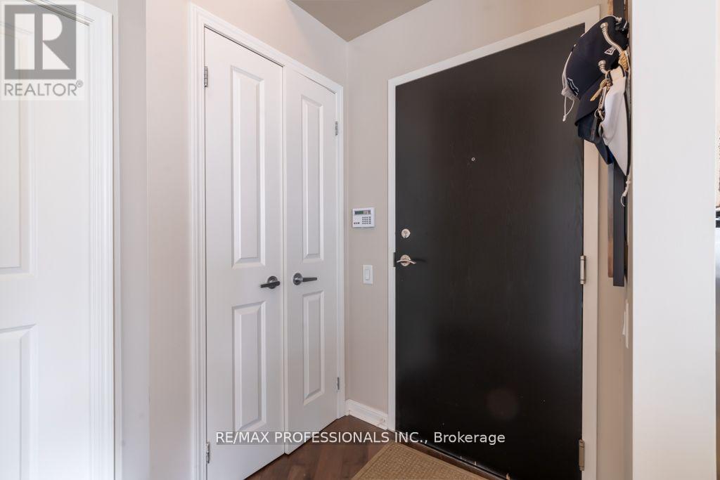 512 - 15 Windermere Avenue, Toronto, Ontario  M6S 5A2 - Photo 4 - W12591254