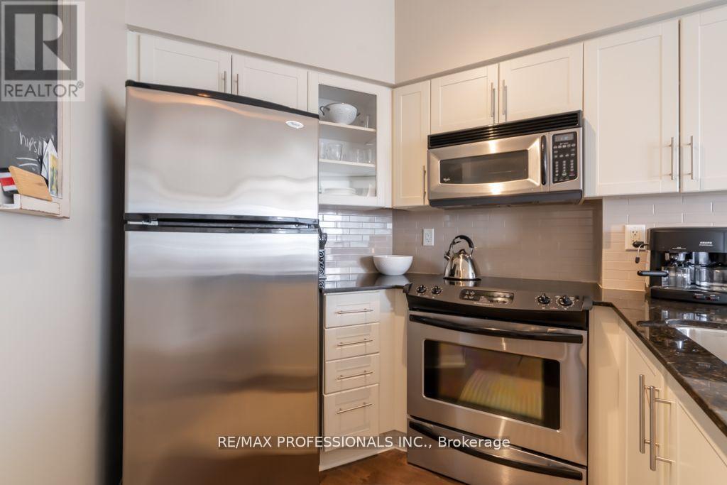 512 - 15 Windermere Avenue, Toronto, Ontario  M6S 5A2 - Photo 9 - W12591254