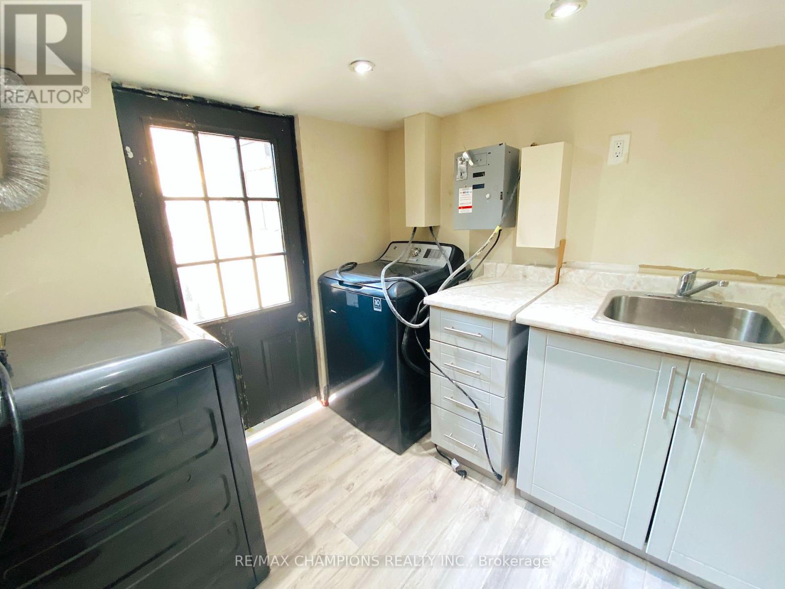 Bsmt - 734 Willard Avenue, Toronto, Ontario  M6S 3S5 - Photo 4 - W12591272