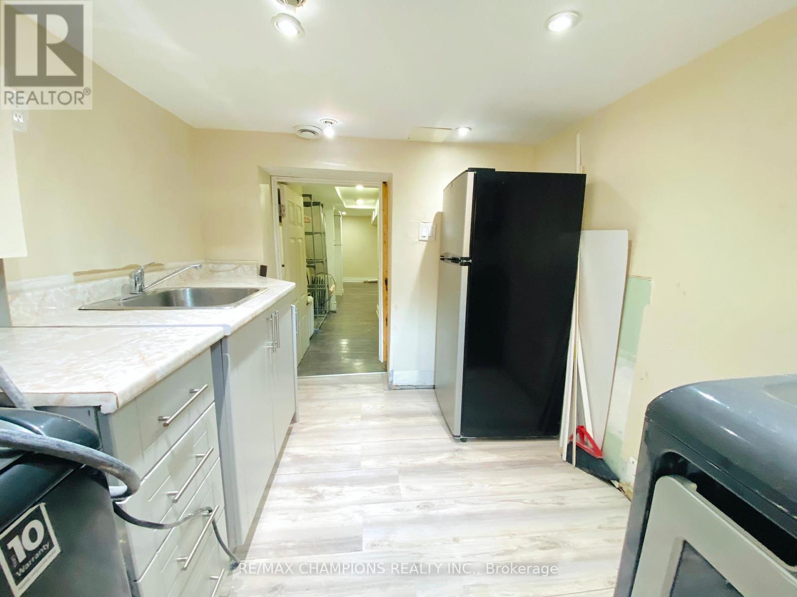 Bsmt - 734 Willard Avenue, Toronto, Ontario  M6S 3S5 - Photo 5 - W12591272